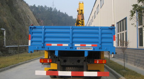 东风天锦随车起重运输车