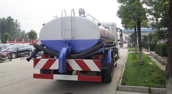 东风天锦双排吸粪车