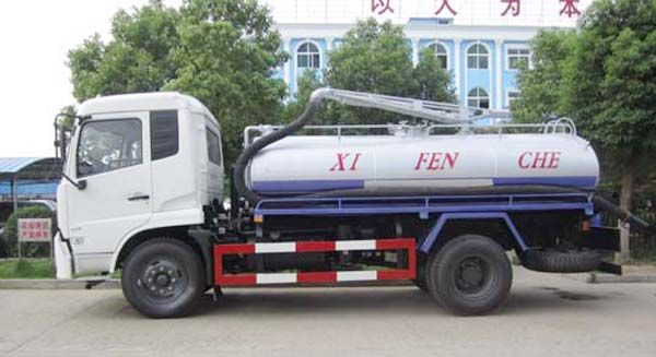 东风天锦双排吸粪车