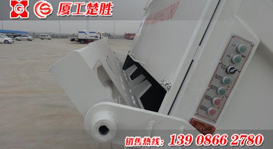 楚胜牌东风多利卡容积8立方压缩式垃圾车