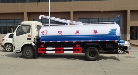 楚胜牌CSC5082GXE4型多利卡吸粪车