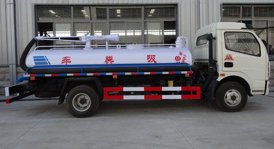 楚胜牌CSC5082GXE4型多利卡吸粪车