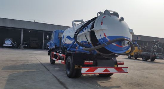 楚胜牌CSC5168GXWE型吸污车