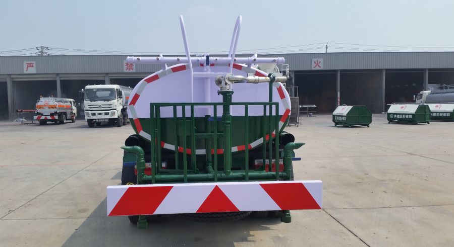 楚胜牌东风多利卡5吨洒水车
