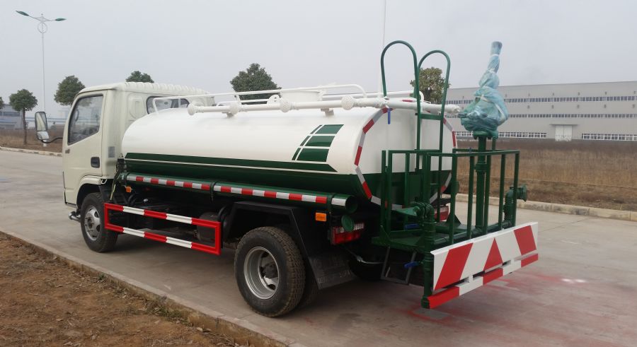 楚胜牌东风多利卡5吨洒水车