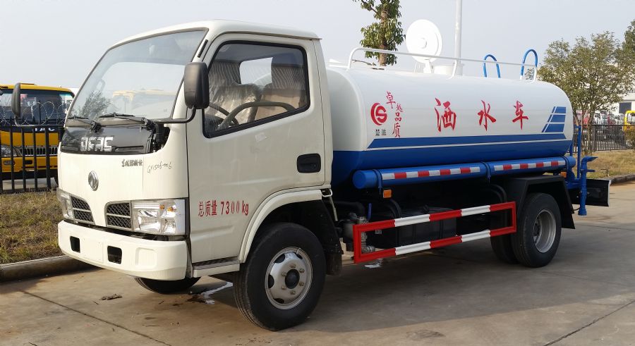 楚胜牌东风多利卡5吨洒水车