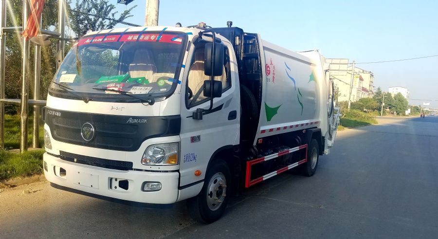福田高端欧马可底盘8方压缩式垃圾车
