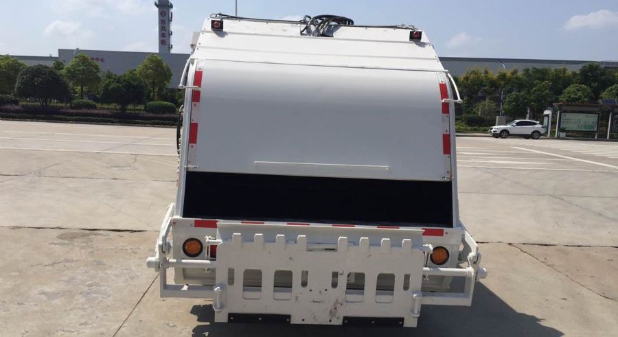 福田高端欧马可底盘8方压缩式垃圾车