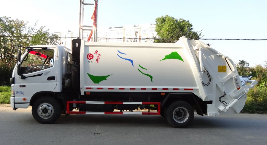 福田高端欧马可底盘8方压缩式垃圾车
