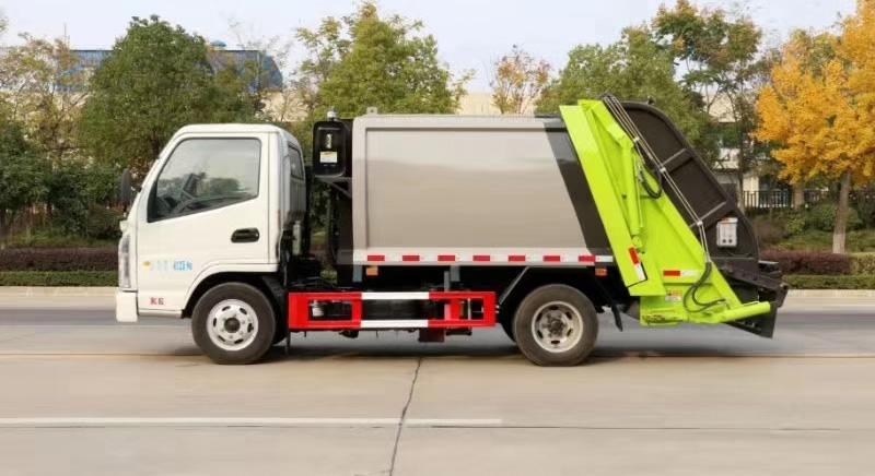 凯马可上蓝牌4方压缩式垃圾车