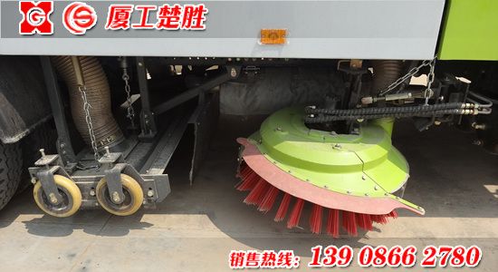 东风天锦干式扫路车