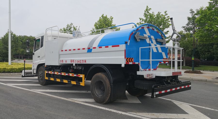 东风天锦路面清洗车