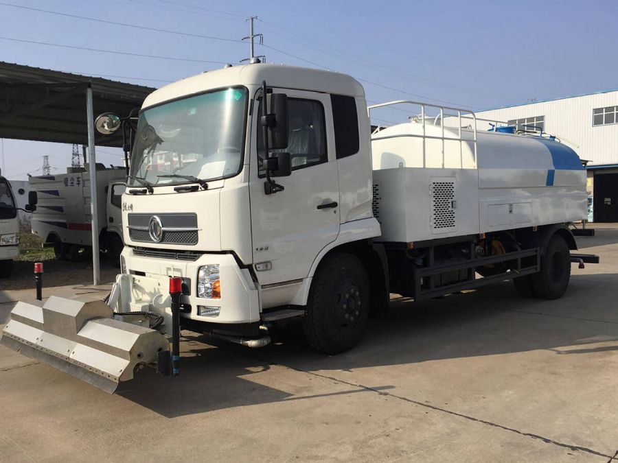 东风天锦路面清洗车