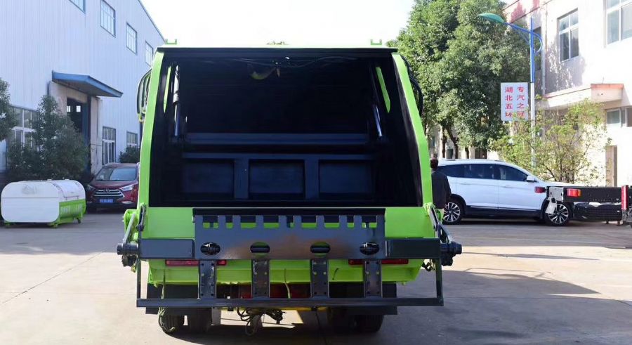 日产发动机8方压缩垃圾车