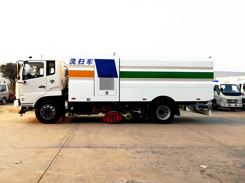 东风天锦新款驾驶室洗扫车