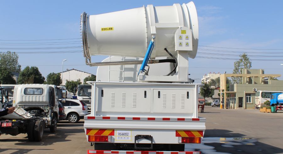 东风天龙抑尘车