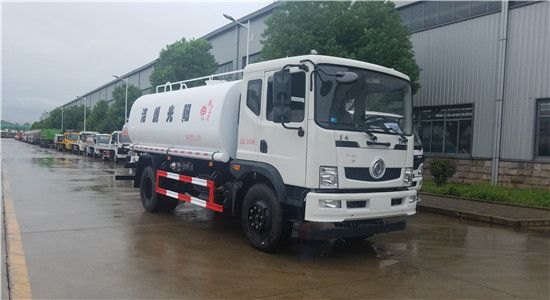 东风T3洒水车（10吨--15吨）