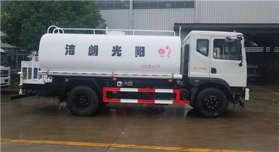 东风T3洒水车（10吨--15吨）