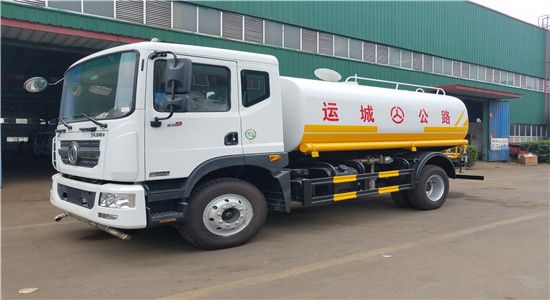 东风多利卡12吨洒水车