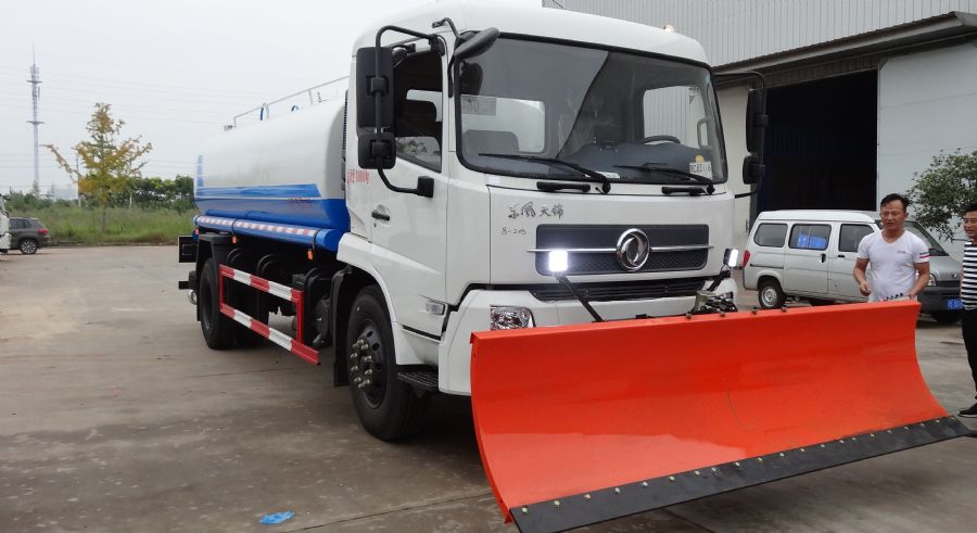 东风天锦13.5吨洒水车---绿化喷洒车