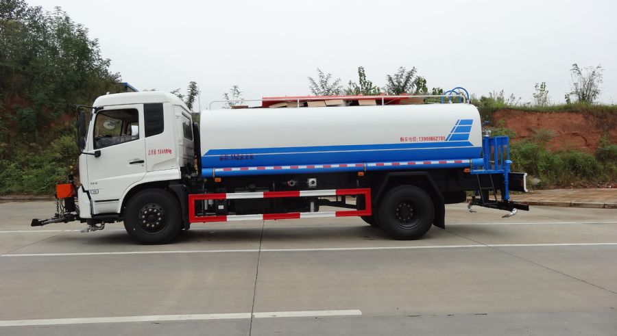 东风天锦13.5吨洒水车---绿化喷洒车