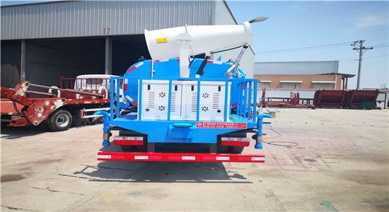 东风多利卡8方抑尘车