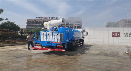 东风多利卡8方抑尘车