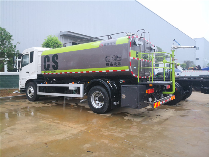 楚胜东风天锦13.5吨洒水车