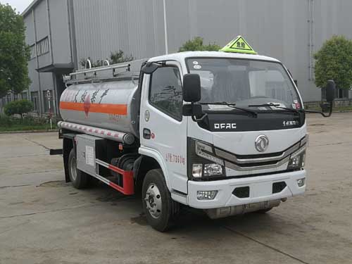 楚胜牌CSC5075GJY6A型加油车