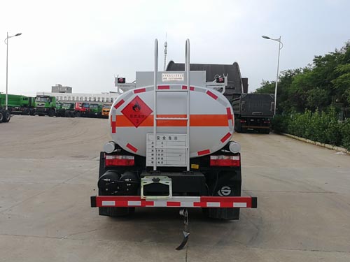 楚胜牌CSC5075GJY6型加油车