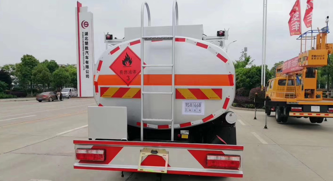 楚胜牌CSC5075GJY6A型加油车