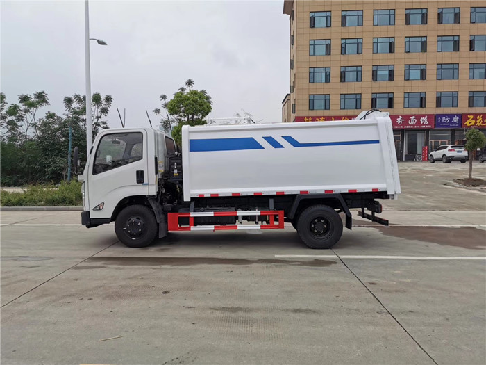 江铃凯运5方自装卸式垃圾车