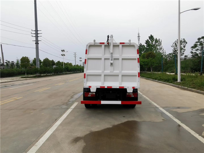 江铃凯运5方自装卸式垃圾车