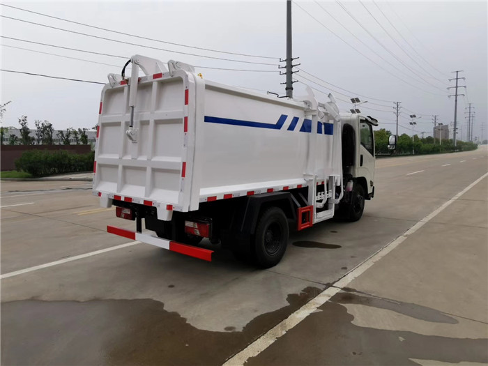 江铃凯运5方自装卸式垃圾车