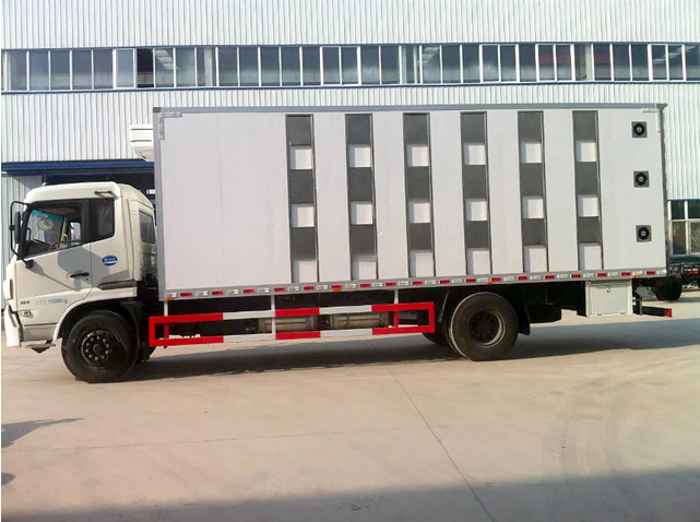 东风天锦畜禽运输车