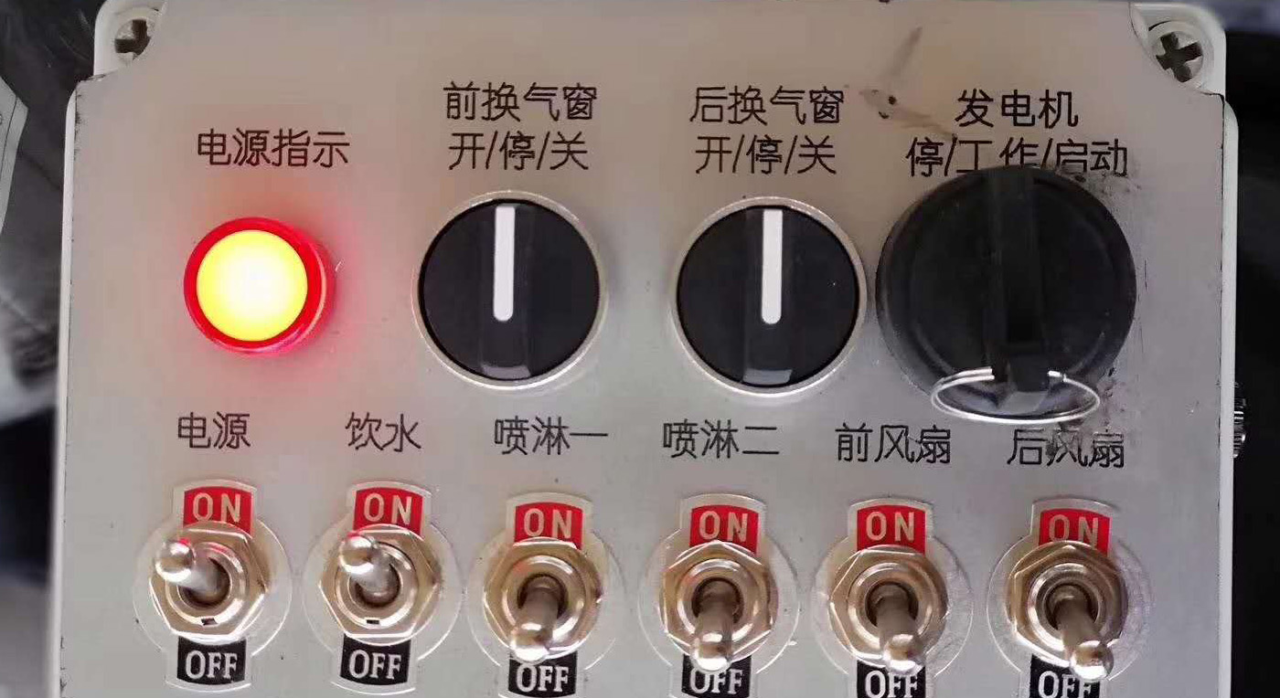 东风天锦畜禽运输车