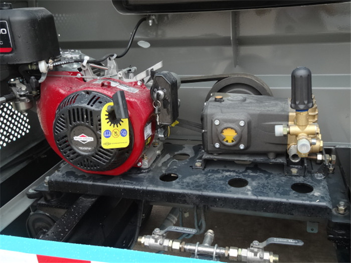 1.5方长安路面养护车