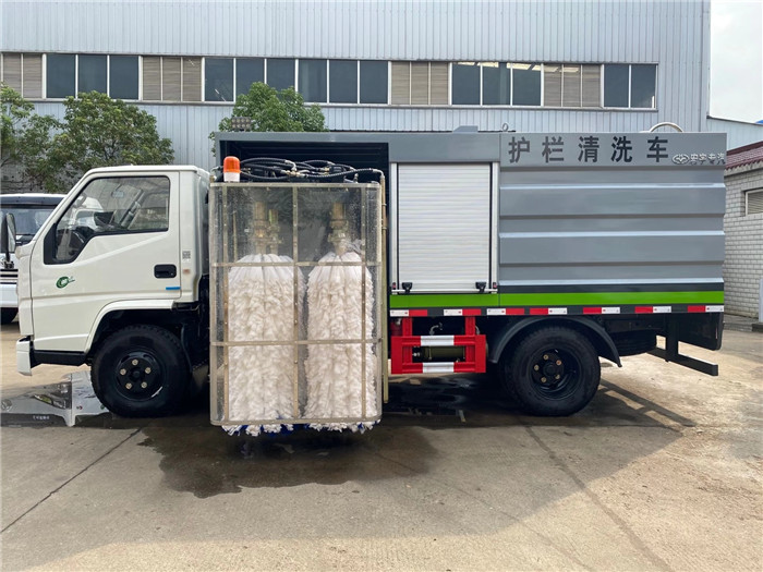 江铃护栏清洗车