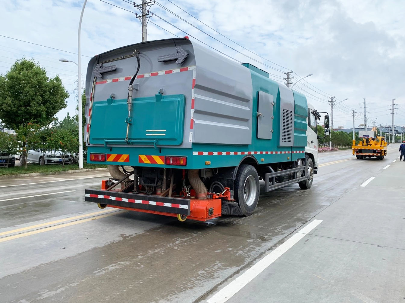 东风天锦吸尘车