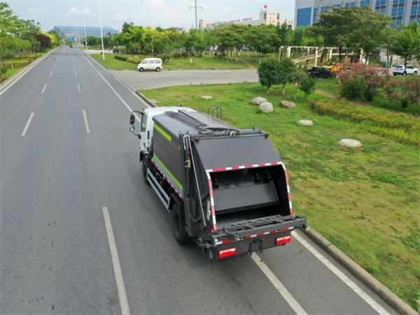 东风新能源油电混合9方压缩式垃圾车