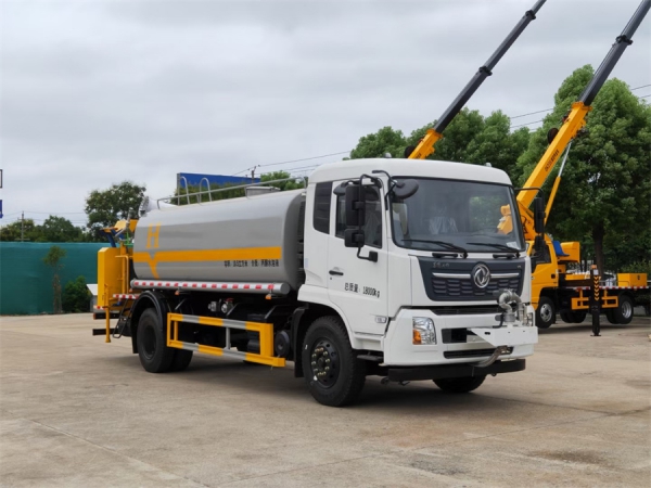 东风天锦防撞缓冲车