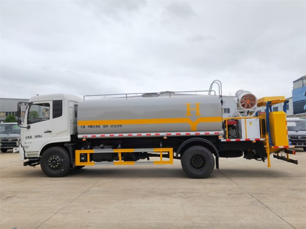 东风天锦防撞缓冲车