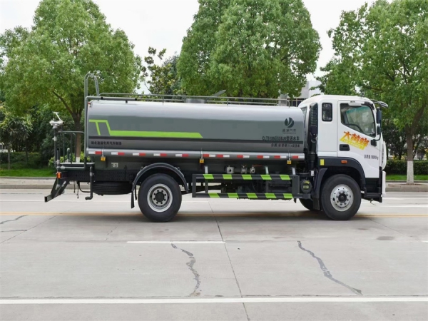 福田大黄蜂16方洒水车