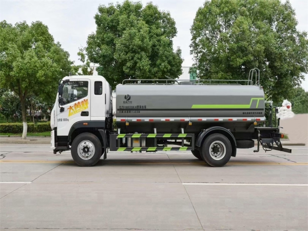 福田大黄蜂16方洒水车