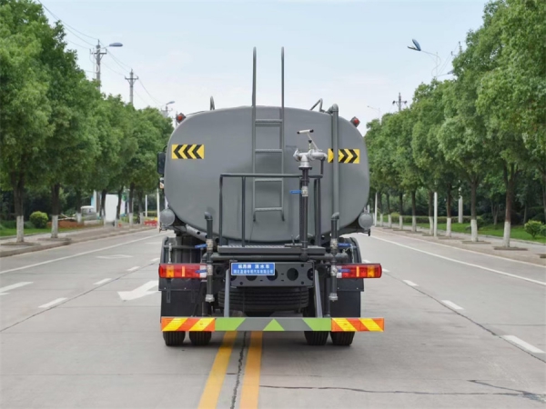 福田大黄蜂16方洒水车