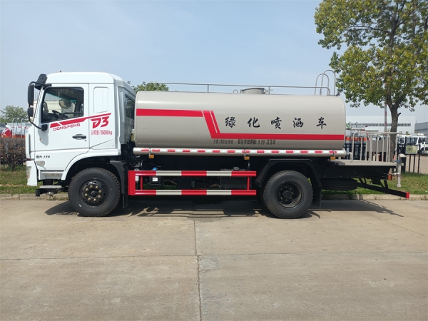 东风12方洒水车