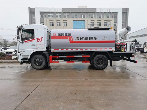 东风12方洒水车