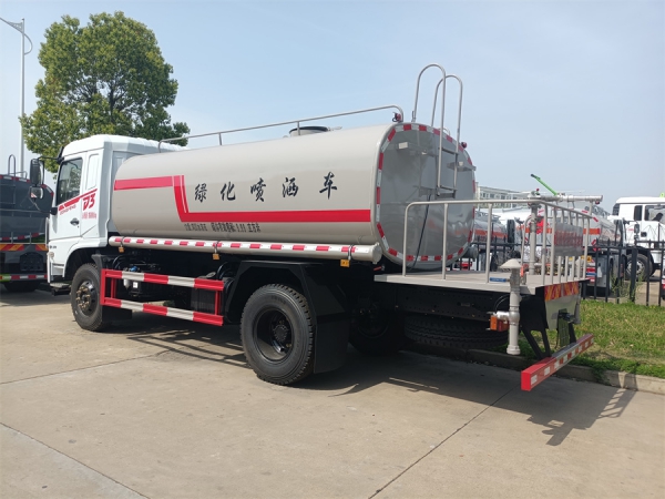 东风12方洒水车