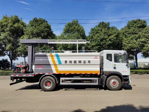 东风D9光伏清洗车