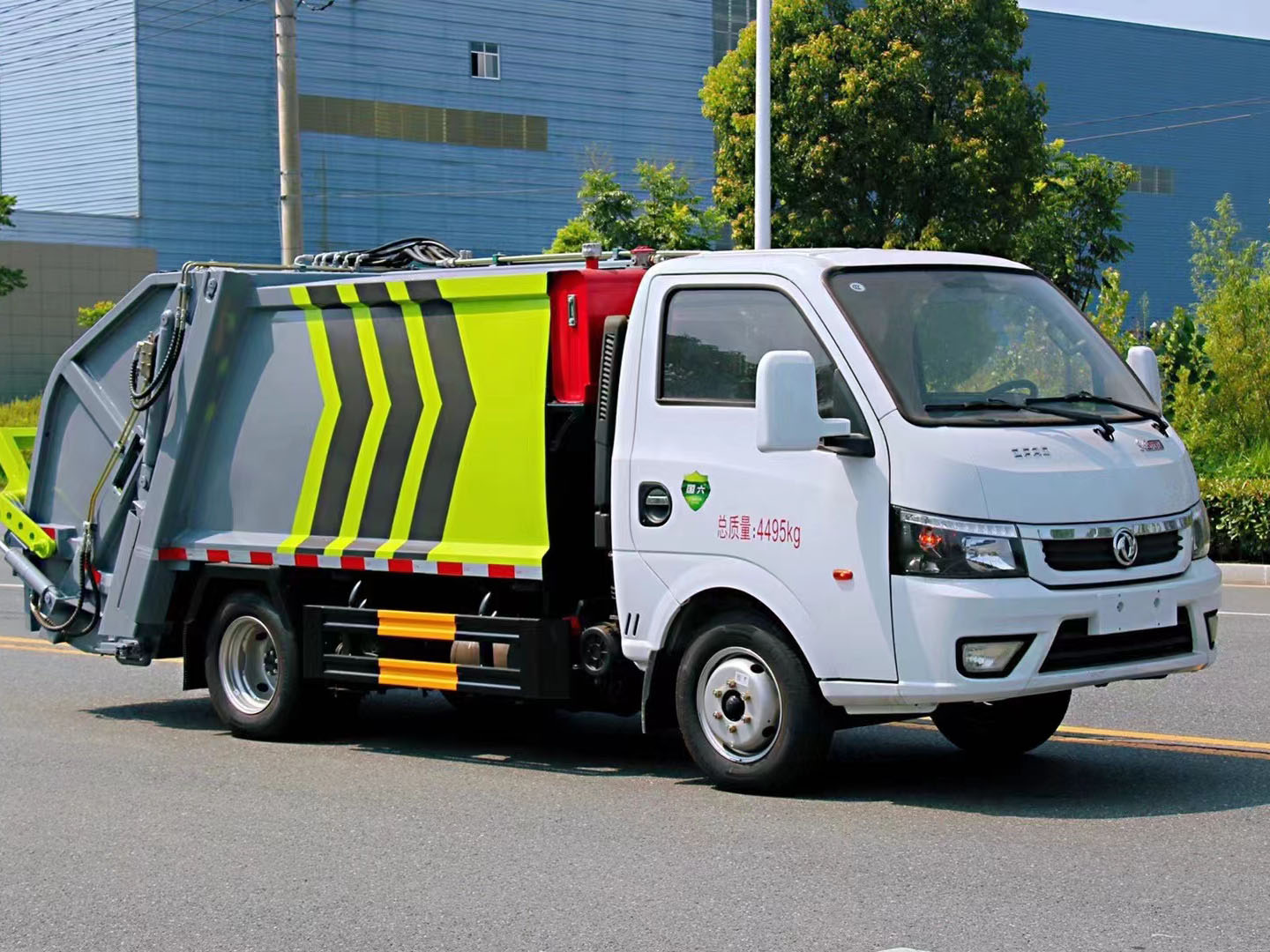 正常上户蓝牌压缩式垃圾车